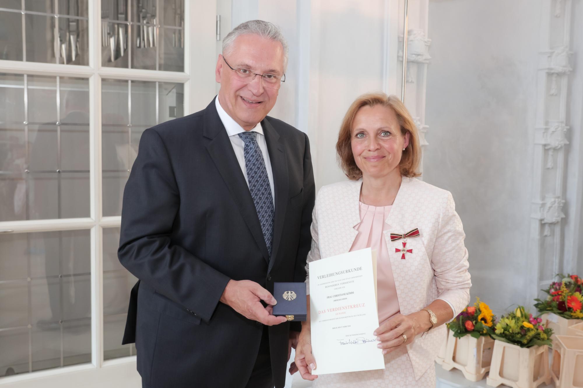 Christiane Kömm mit Staatsminister Joachim Herrmann