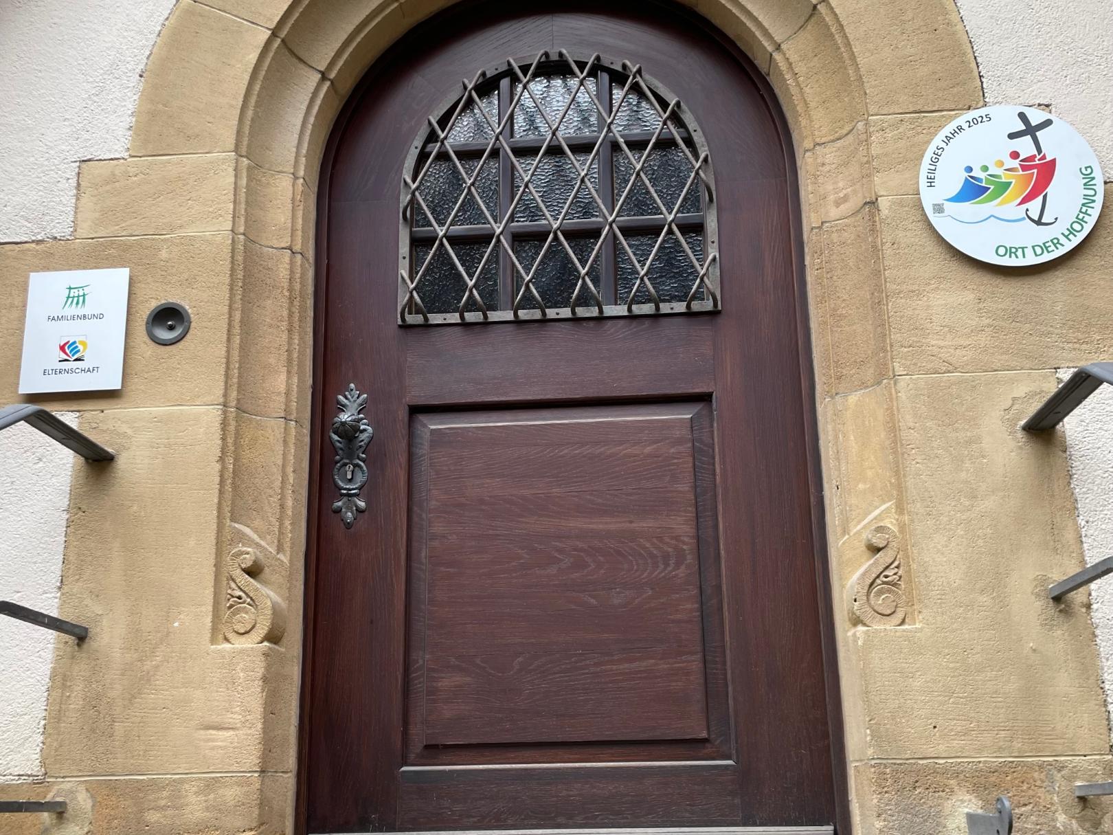 Eingangstür Familienbund und Katholische Elternschaft Bamberg (c) FDK
