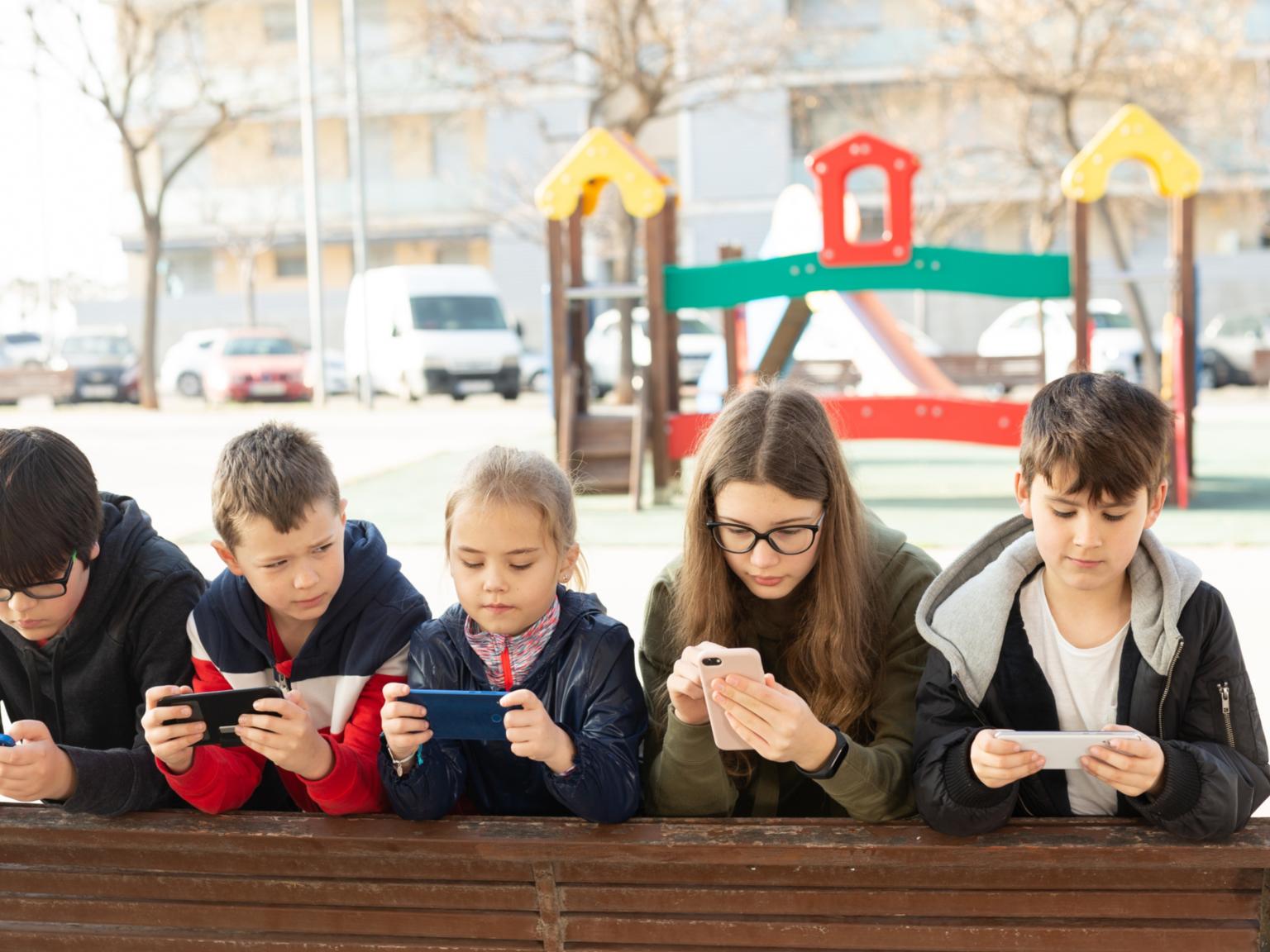 Titelbild Flyer Elternseminar (c) iStock-1407371453