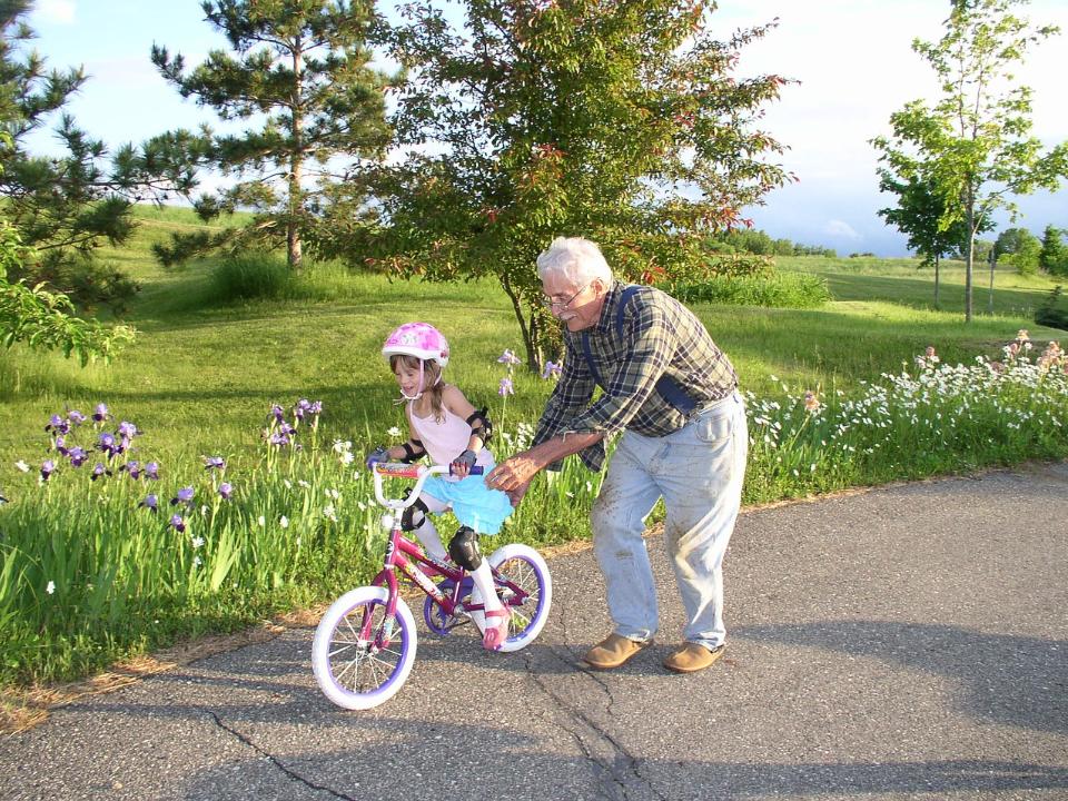 Großeltern können für die Erziehung sehr wichtig sein (c) pixabay/colormesunny
